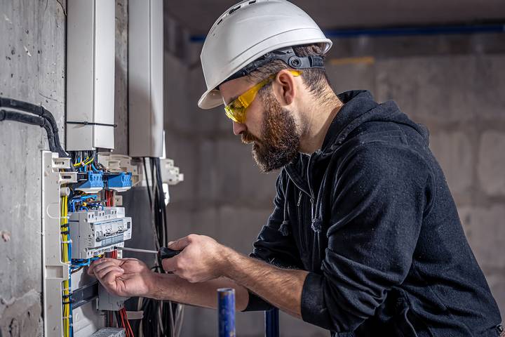 10 Different Types of Electricians and Their Responsibilities