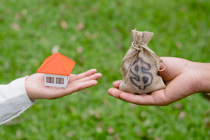 What Is the Process of Selling a House for Cash?